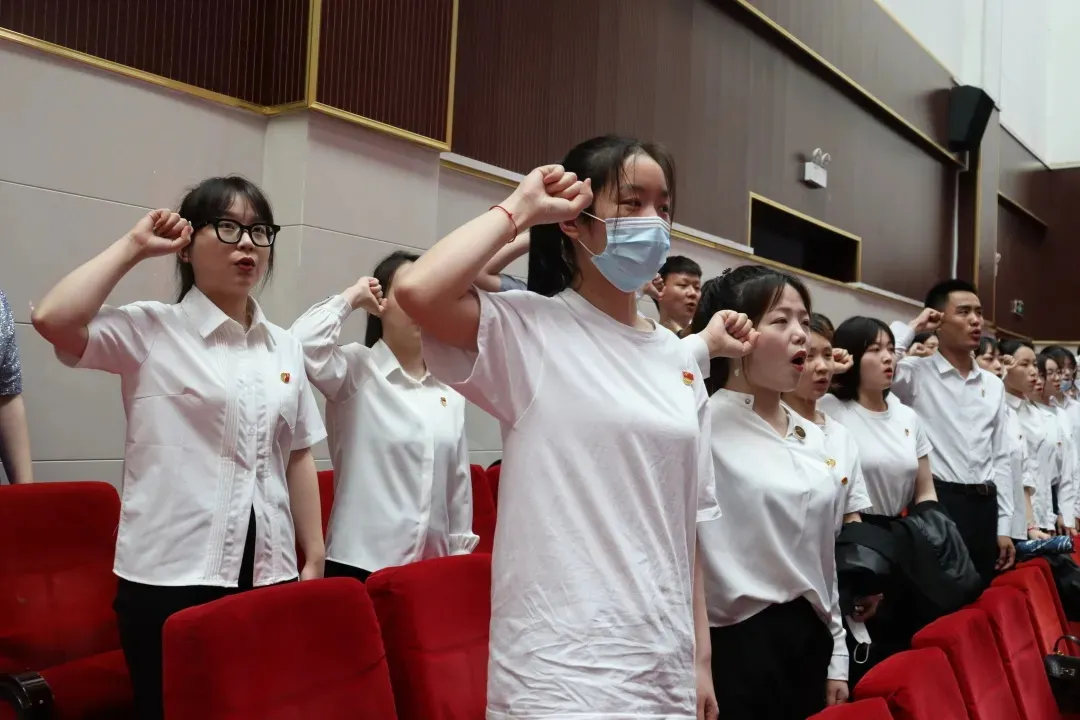 百年荣光·奋斗新征程——长春科技学院党委举办 庆祝建党100周年“两优一先”表彰大会