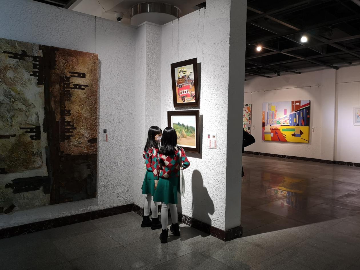 雪日赏画！长春这所高校把学生艺术作品展搬进长春世界雕塑园