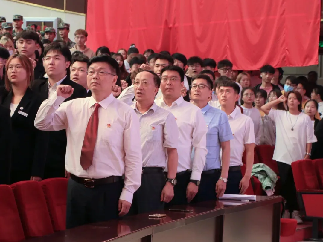 百年荣光·奋斗新征程——长春科技学院党委举办 庆祝建党100周年“两优一先”表彰大会