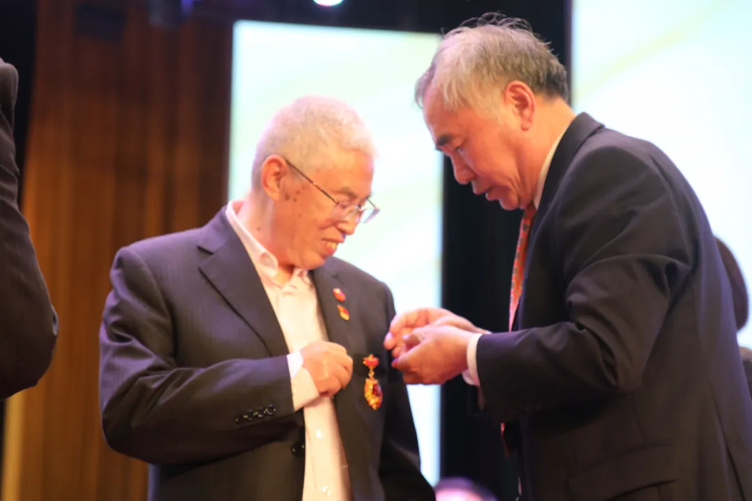 百年荣光·奋斗新征程——长春科技学院党委举办 庆祝建党100周年“两优一先”表彰大会