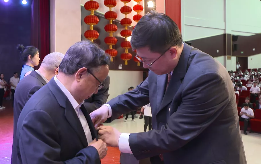 百年荣光·奋斗新征程——长春科技学院党委举办 庆祝建党100周年“两优一先”表彰大会