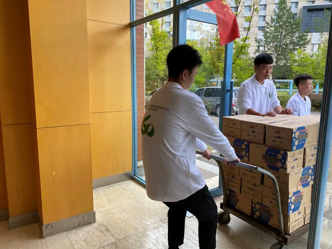 长春科技学院学生志愿者参加长白山自然保护区庆祝建区60周年系列活动