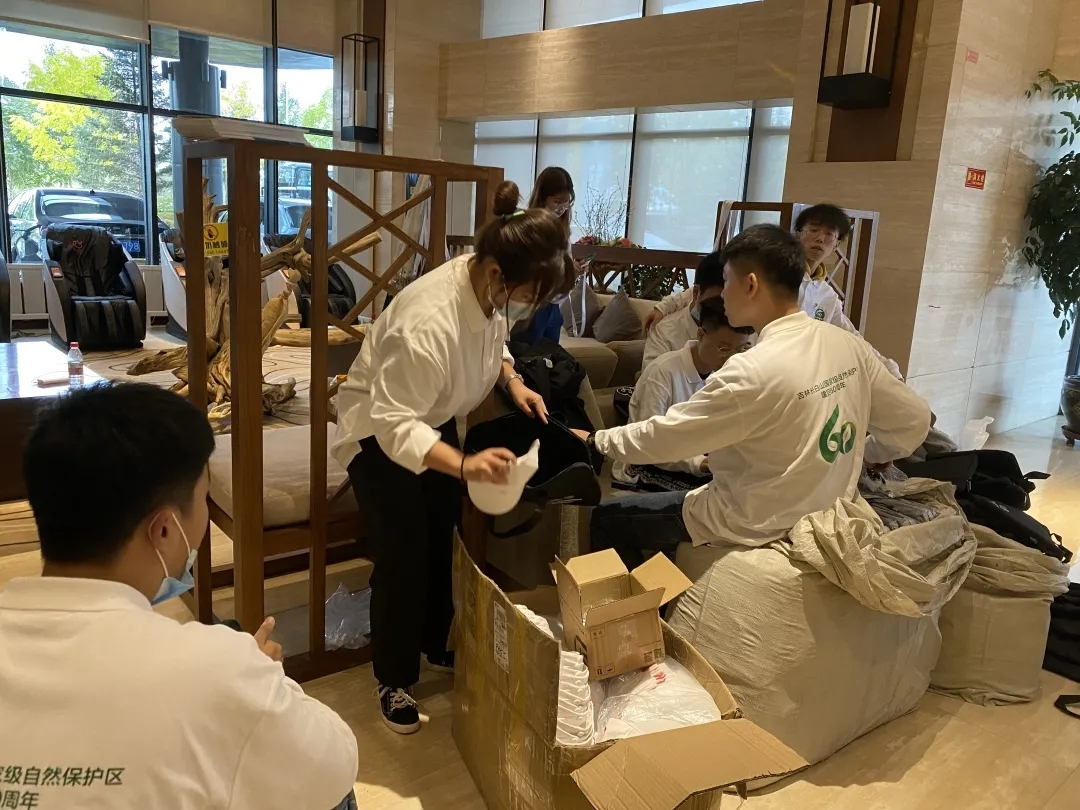 长春科技学院学生志愿者参加长白山自然保护区庆祝建区60周年系列活动