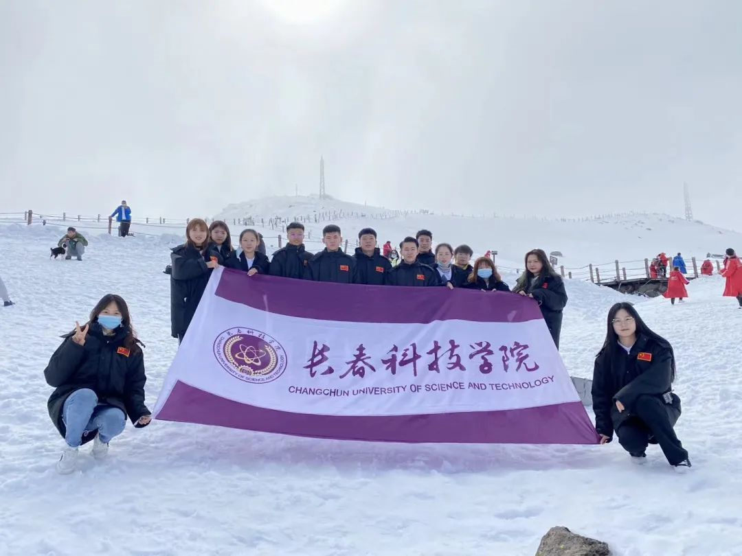 长春科技学院学生志愿者参加长白山自然保护区庆祝建区60周年系列活动